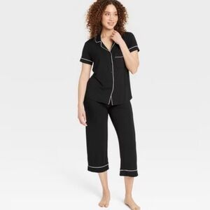 stars above Black Short-Sleeve Pajama Set with White Piping size L cropped pants